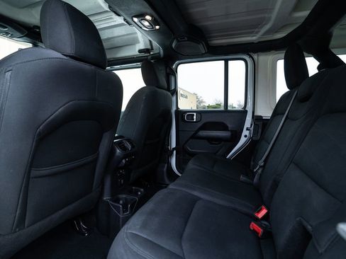 Used 2022 Jeep Wrangler Unlimited Sahara image 33