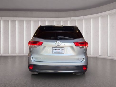 Used 2018 Toyota Highlander XLE AWD/4WD image 4