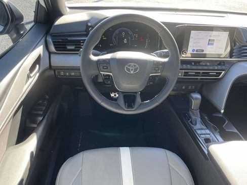 Used 2025 Toyota Camry SE image 12