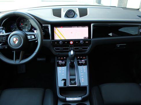 New 2026 Porsche Macan image 22