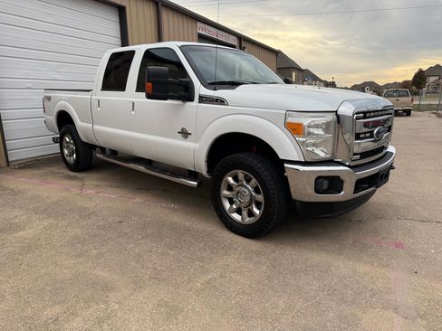 Used 2015 Ford F350 Lariat w/ Lariat Interior Package image 4