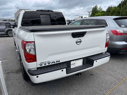 Used 2018 Nissan Titan SV w/ SV Convenience Package RWD image 3