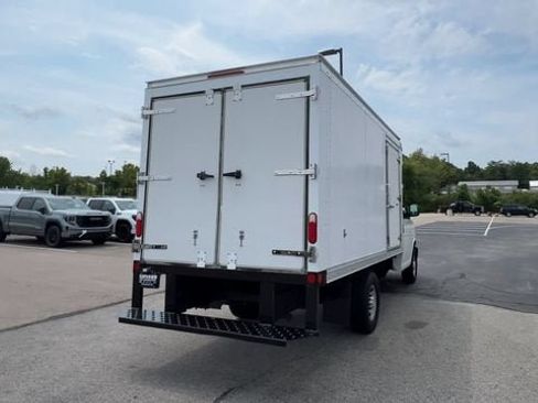 Used 2016 Chevrolet Express 3500 RWD image 8