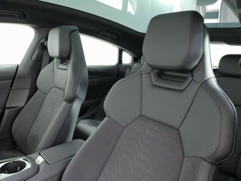 Used 2023 Audi e-tron GT Premium Plus image 36