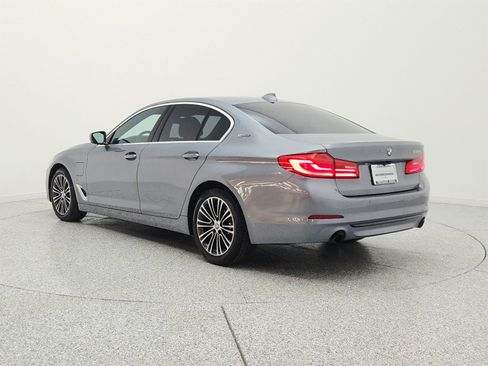 Used 2019 BMW 530e w/ Convenience Package RWD image 7