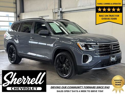 Used 2025 Volkswagen Atlas SE image 1