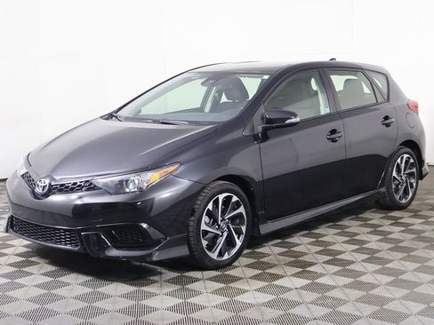 Used 2017 Toyota Corolla iM image 5