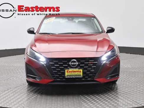 Used 2023 Nissan Altima 2.5 SR w/ SR Premium Package FWD image 2