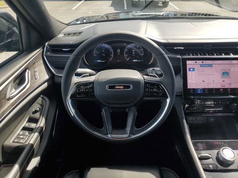 Used 2025 Jeep Grand Cherokee L Overland w/ Luxury Tech Group IV image 11