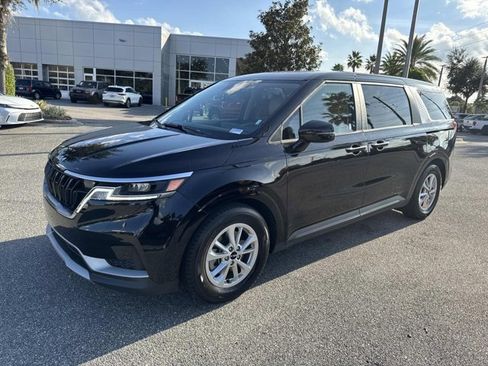 Used 2024 Kia Carnival LX image 5