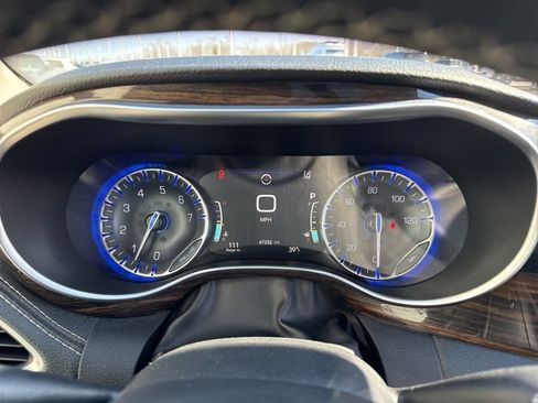 Used 2023 Chrysler Pacifica Limited FWD image 22