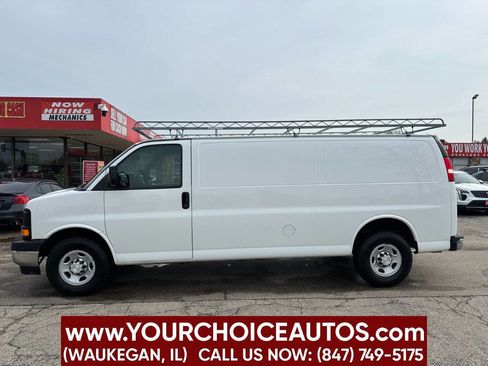 Used 2017 Chevrolet Express 2500 Extended RWD image 2