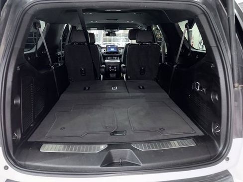 Used 2023 Chevrolet Suburban Premier image 39