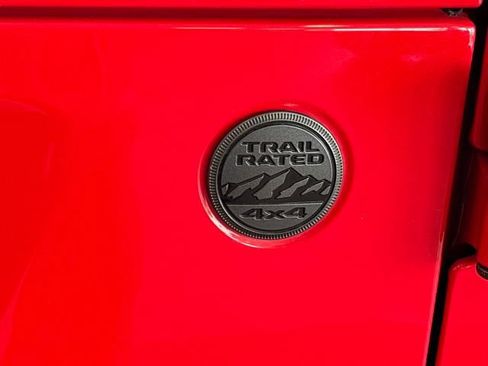 Used 2023 Jeep Gladiator Sport image 9