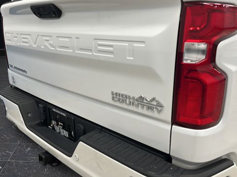 Used 2022 Chevrolet Silverado 1500 High Country w/ High Country Premium Package AWD/4WD image 41