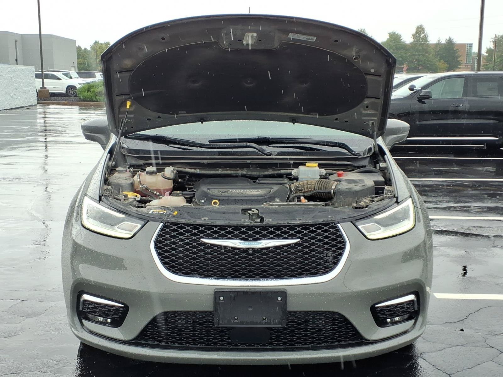 Used 2021 Chrysler Pacifica Touring-L FWD image 28