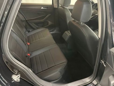 Certified 2023 Volkswagen Jetta SE w/ Panoramic Sunroof Package FWD image 7
