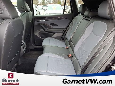 Certified 2025 Volkswagen Tiguan SE R-Line image 11