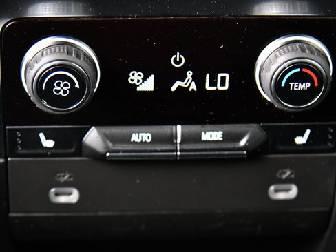 Used 2023 Chevrolet Suburban Premier AWD/4WD image 41