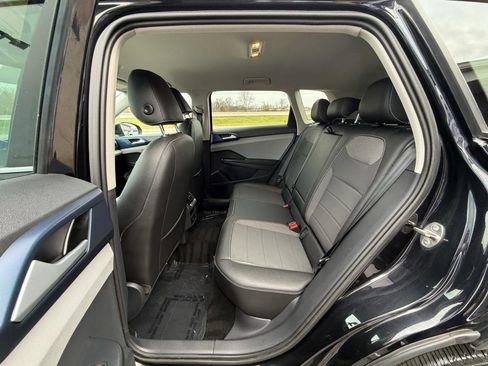Used 2024 Volkswagen Taos SE FWD image 21