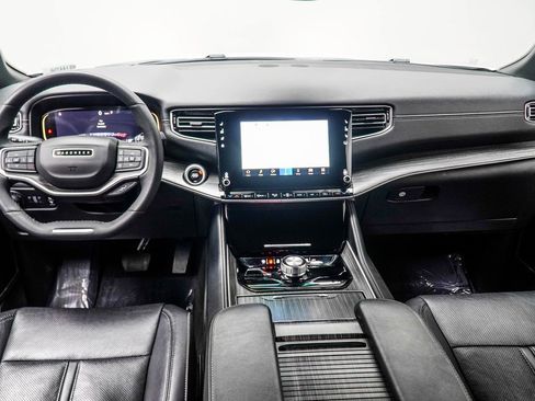 Used 2024 Jeep Wagoneer L Series II w/ Flexible Seating Group image 5