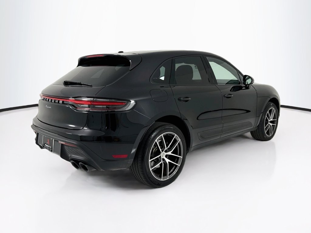 Certified 2025 Porsche Macan AWD/4WD image 9