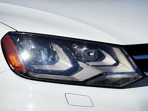 Used 2014 Volkswagen Touareg Executive AWD/4WD image 11