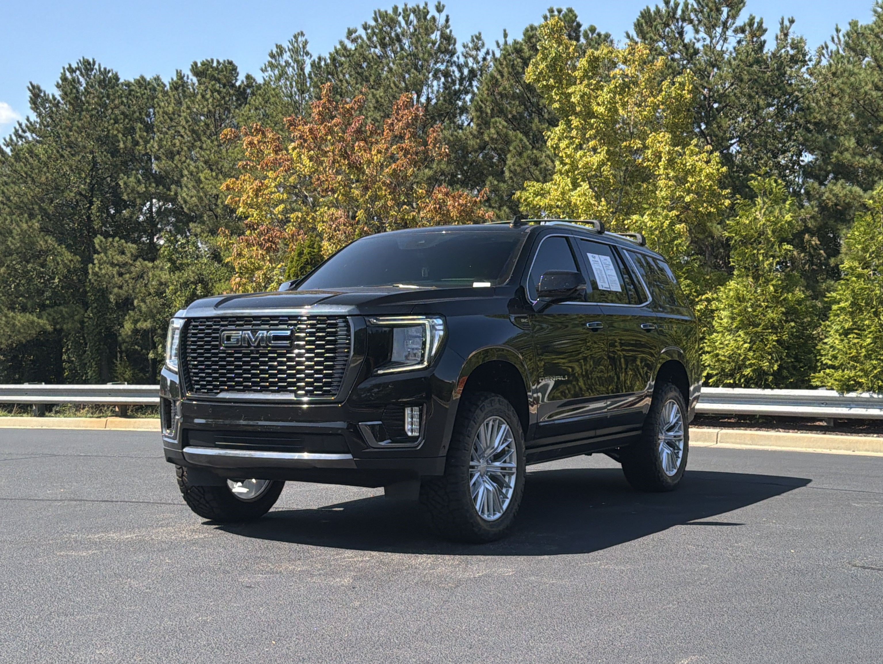 Used 2023 GMC Yukon Denali Ultimate w/ LPO, Floor Liner Package AWD/4WD image 15