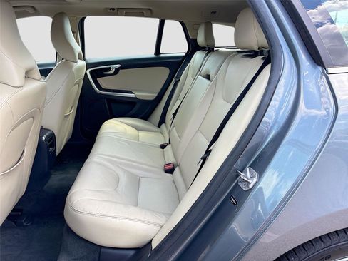 Used 2017 Volvo V60 T5 Premier w/ Convenience Package FWD image 25