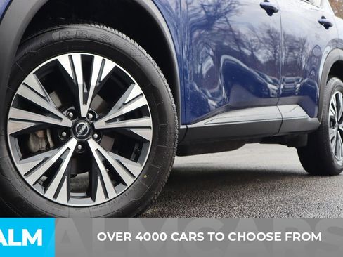 Used 2023 Nissan Rogue SV image 3