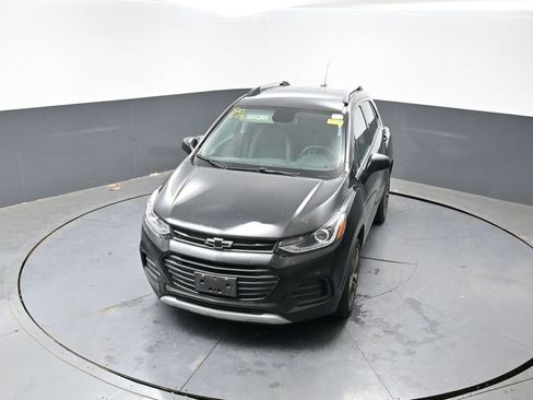 Used 2022 Chevrolet Trax LT w/ Redline Edition AWD/4WD image 16