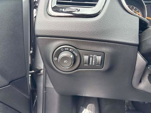 Used 2019 Jeep Compass Latitude AWD/4WD image 18
