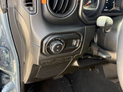 Used 2025 Jeep Gladiator Mojave w/ Convenience Group AWD/4WD image 7