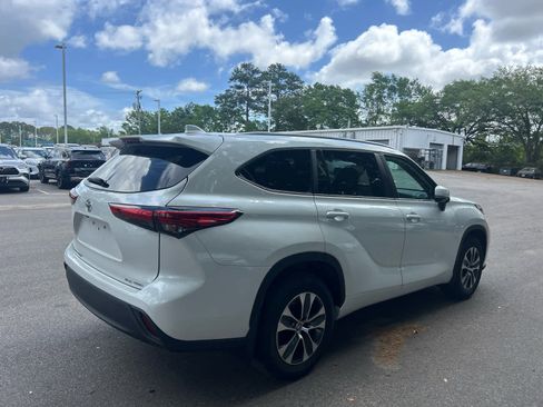 Used 2023 Toyota Highlander XLE image 5