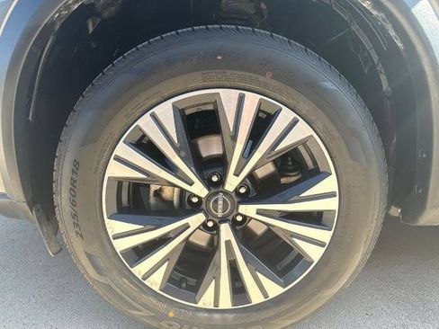 Certified 2023 Nissan Rogue SV FWD image 3