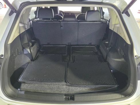 Certified 2024 Volkswagen Tiguan SE w/ Panoramic Sunroof Package FWD image 15