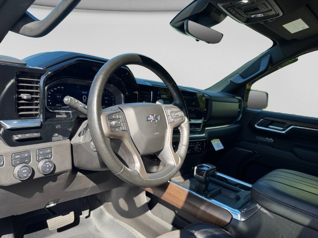 Used 2024 Chevrolet Silverado 1500 High Country w/ Midnight Edition AWD/4WD image 9
