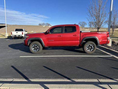 Used 2016 Toyota Tacoma TRD Off-Road image 7