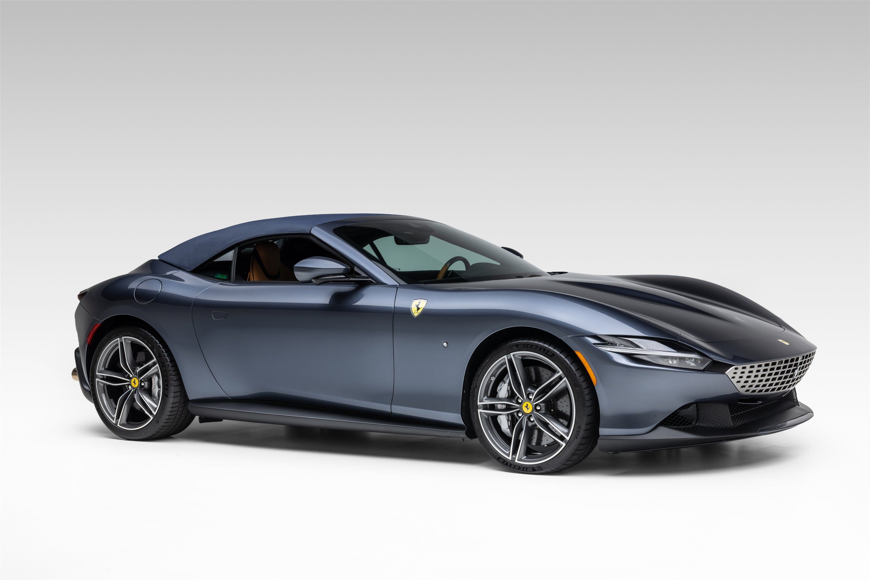 Certified 2025 Ferrari Roma Spider RWD image 10