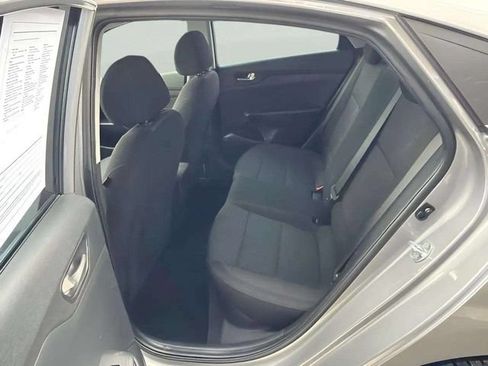 Used 2022 Hyundai Accent SEL FWD image 7