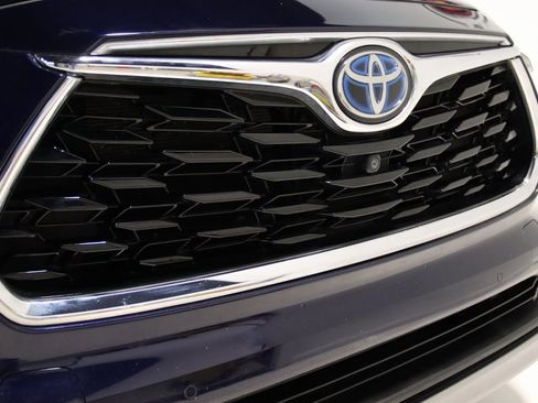 Used 2021 Toyota Highlander Platinum image 32