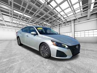 Used 2023 Nissan Altima 2.5 SV