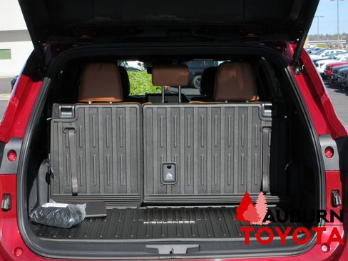 New 2026 Toyota Highlander Platinum image 6