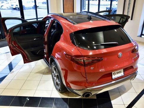 Used 2023 Alfa Romeo Stelvio Ti w/ Active Assist Plus Package image 8