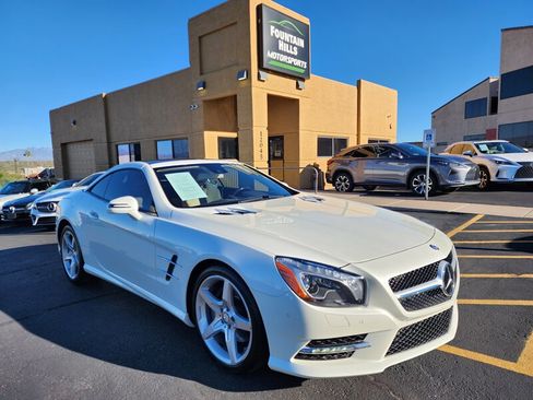 Used 2016 Mercedes-Benz SL 550 w/ Driver Assistance Package image 2