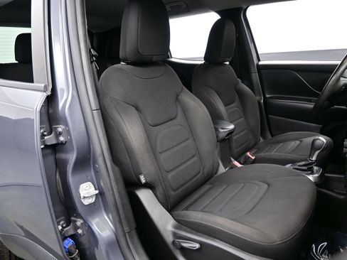 Used 2022 Jeep Renegade Latitude AWD/4WD image 13