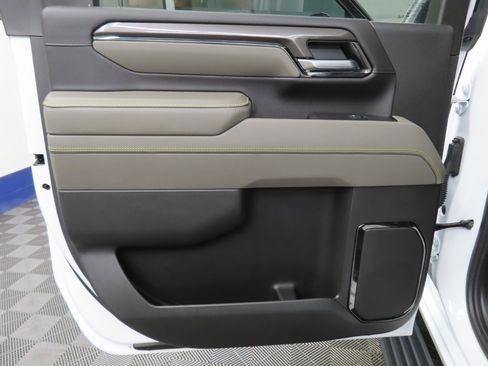 Used 2025 Chevrolet Silverado 2500 ZR2 w/ Technology Package image 80