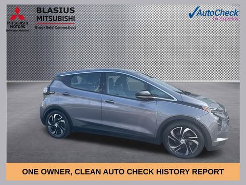 Used 2023 Chevrolet Bolt LT w/ Infotainment Package FWD image 1
