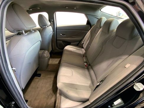 Used 2024 Hyundai Elantra SE FWD image 18