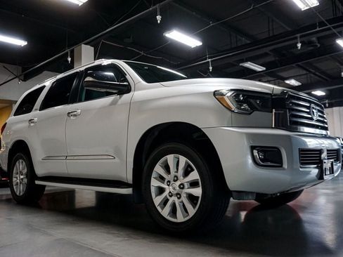 Used 2022 Toyota Sequoia Platinum AWD/4WD image 2
